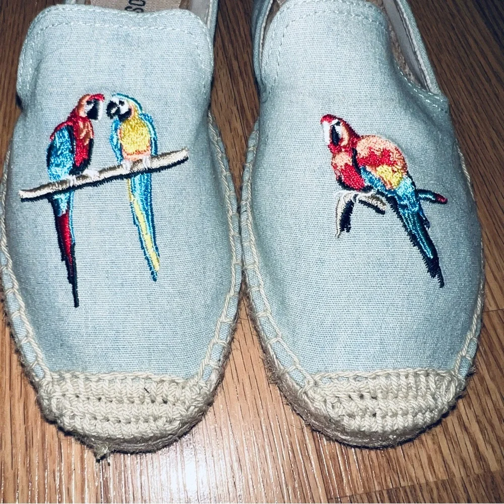Soludos‎ Chambray Blue Colorful Parrots Espadrilles size 6